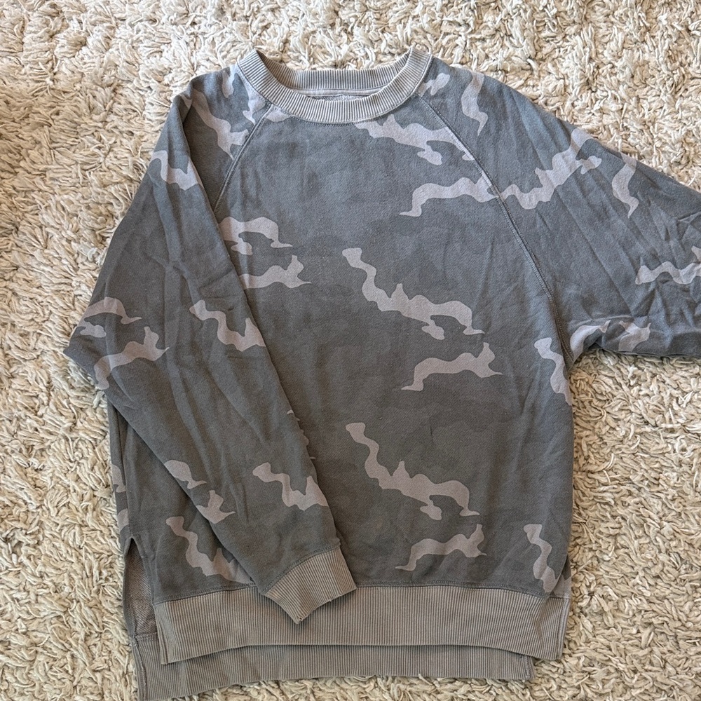 American Eagle Jegging Fit Oversized Gray Camouflage Sweater; XS